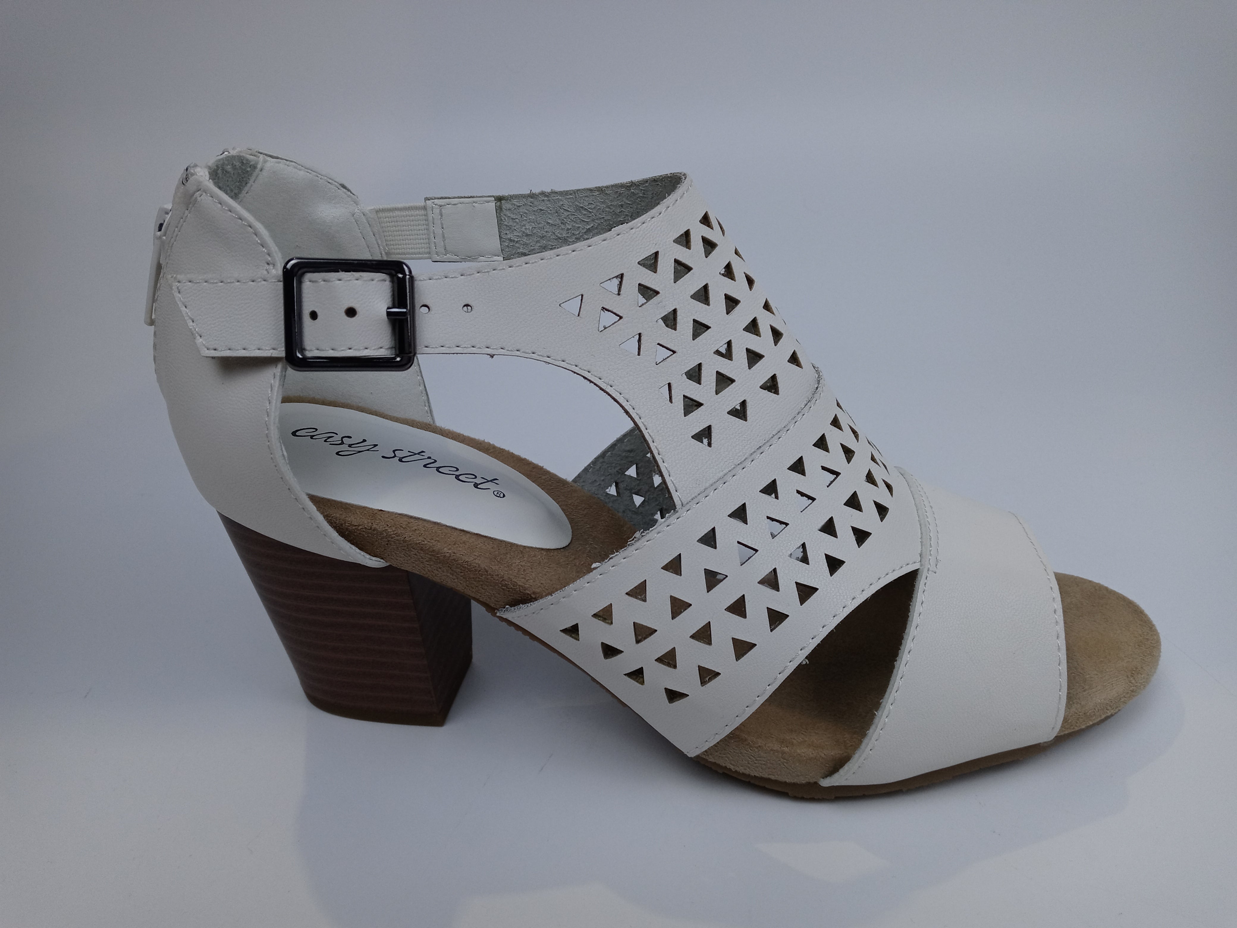 Easy Street Women's Block Heel White 9.5 Pair of Shoes